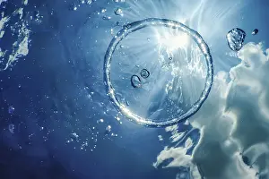 Underwater Ring Drucke: Bubble Ring Underwater ascends towards the Sun
