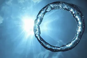 Deserted Underwater World Drucke: Bubble ring Underwater ascends towards the sun