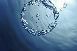 Underwater Ring Drucke: Bubble Ring Underwater ascends towards the Sun