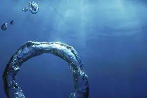 Underwater Ring Drucke: Bubble Ring Underwater ascends towards the Sun
