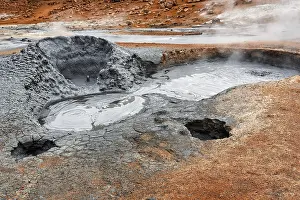 Icelandic Volcanic Landscape Drucke: Bubbling mud pot, steaming fumaroles