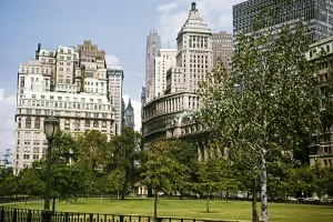 Empty Streets Of Manhattan USA Drucke: Building around Battery Park, Lower Manhattan, New York, USA in 1963