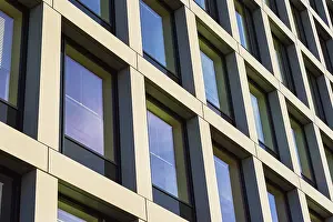 Modern European Architecture Drucke: Building facade with geometric pattern