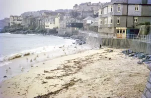 Vintage Cornwall Photography Drucke: Building on the seafront, St Ives