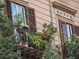 Sicily Architecture Drucke: Building with two windows and balconies