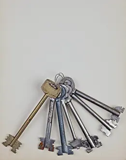 Old Keys Drucke: Bunch of Old Keys on the Paper background