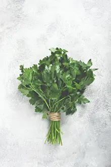 Top View Drucke: Bunch of parsley, on the table