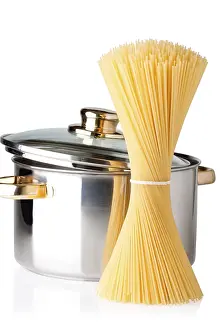 Close Up Spaghetti Drucke: Bunch of spaghetti isolated on white background