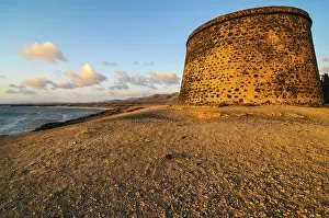 Evening Sun In Spain Drucke: Bunker at sunset on a cloudy sky