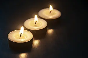 Empty Church Building Drucke: Burning candles with customizable space for text or ideas