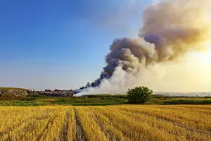 Climate Change Impact Drucke: Burning garbage dump pollutes the environment