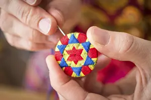 Handmade Button Blanks Drucke: Button maker cutting finishing star pattern