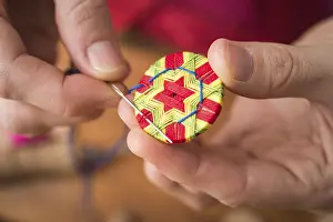 Handicraft Tool Drucke: Button maker stitching and wrapping green