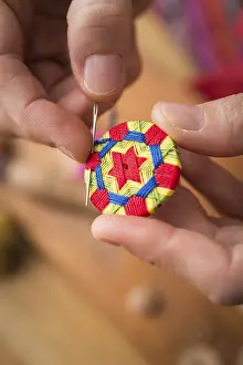 Handicraft Tool Drucke: Button maker stitching and wrapping green