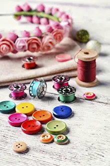 Arts And Crafts Supplies Drucke: Buttons of different colours and accessories for needlework