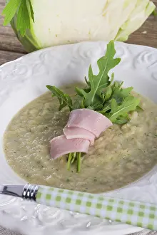 Healthy Lunch Ideas Drucke: Cabbage soup with Arugula and prosciutto