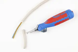 Studio Shot Background Drucke: A cable and a cable puller in red and blue on a white background