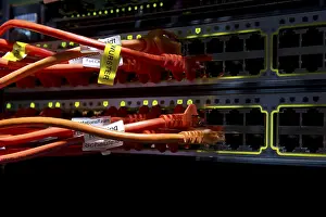 Online Data Transmission Drucke: Cabling and jacks on an internet server