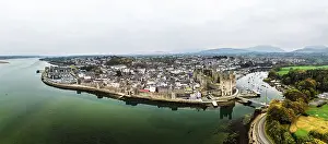 Wales Aerial Photography Drucke: Caernarfon Castle from a drone