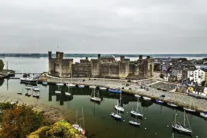 Uninhabited Castles In The UK Drucke: Caernarfon Castle from a drone