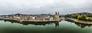 Historic British Fortifications Drucke: Caernarfon Castle from a drone