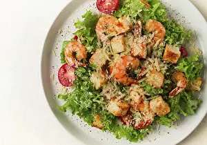 Fresh Vegetable Salads Drucke: Caesar salad, with shrimp, on a white background