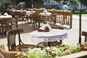 Deserted Coffee Shop Scene Drucke: Cafe with rustic tableware and chairs outdoors