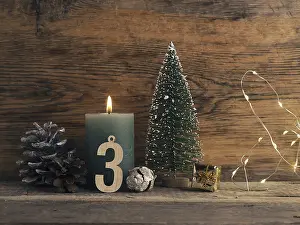 Christmas Decoration Drucke: Candle of the third Advent burns