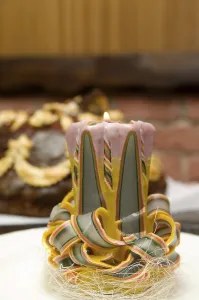 Empty Decorative Space Drucke: Candle in the form of ribbons in the foreground