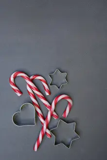 Advent Season Desserts Drucke: Candy canes and biscuit cutters for biscuits