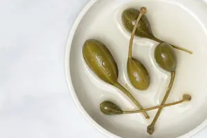 Pickled Capers Drucke: Caper apples in shell, caper, caper fruit