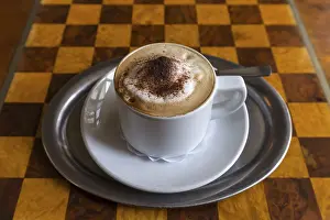 Southern Germany Food Images Drucke: Cappuccino on table with chessboard pattern