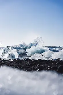 European Wilderness Drucke: Captivating ice formations on Diamond Beach