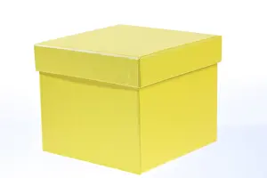 Studio Shot Of A Present Drucke: Cardboard box, gift box