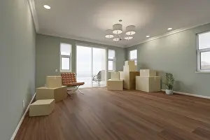 Empty Room Drucke: Several cardboard moving boxes
