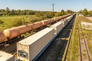 Cargo Transport Vessel Drucke: Cargo train platform with white freight containers on the train