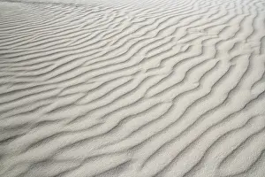 Empty Uninhabited Desert Landscape Drucke: Caribbean sand waves desert pattern background beige