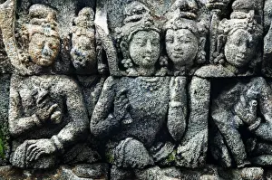 Historic Temple Complexes Drucke: Detail of carved relief at Borobudur on Java