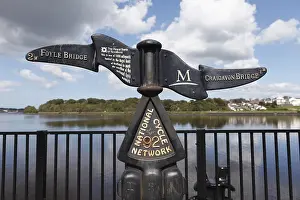 Derry Drucke: Eisenkastenschild auf dem River Foyle