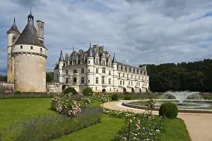 Moated Castle Drucke: Castle with adjoining garden and tower