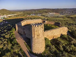 Deserted Castle In Spain Drucke: Castle of Arab origin, before 1392