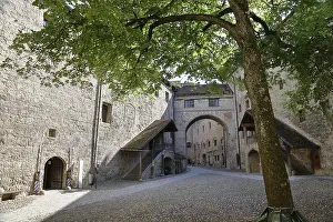 Burghausen Castle Drucke: Part of the castle complex, inner courtyard