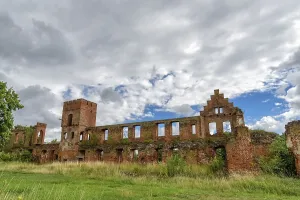 Deserted Castle Eastern Europe Drucke: Castle ruins