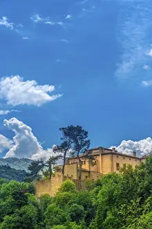 Drucke von Schloss Vauvenargues, Château von Vauvenargues, Wohnsitz, Atelier und Ort des Todes von Pablo Picasso, Vauvenargues, Provence-Alpes-Côte d'Azur, Frankreich Pablo Picasso Drucke: Schloss Vauvenargues, Château de Vauvenargues