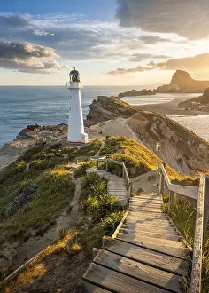 Evening Ocean Views Drucke: The Castlepoint lighthouse on a rock