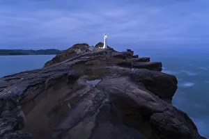 North Island Ocean Views Drucke: Castlepoint lighthouse on a rock