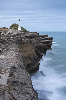 Rocky Coast Landscape Drucke: Castlepoint lighthouse on a rock