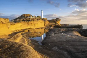 Lighthouse On The Rock Drucke: Castlepoint lighthouse on a rock