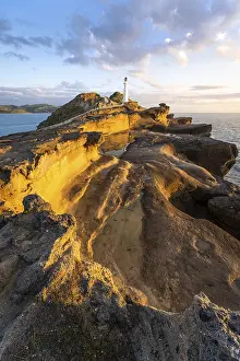 Atmospheric Coastal Scene Drucke: Castlepoint lighthouse on a rock