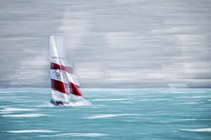 Southern Europe Lake Scene Drucke: Catamaran as a pull-along, artistically worked